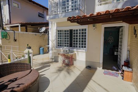 Casa de condomínio à venda com 180m², 4 quartos e 1 vaga