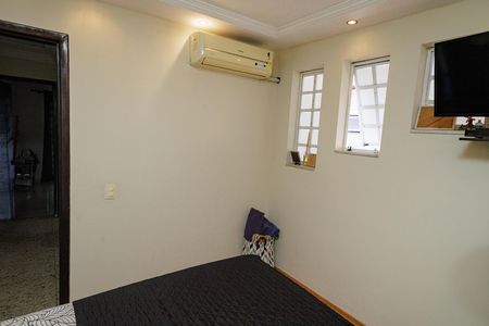 Casa de condomínio à venda com 180m², 4 quartos e 1 vaga