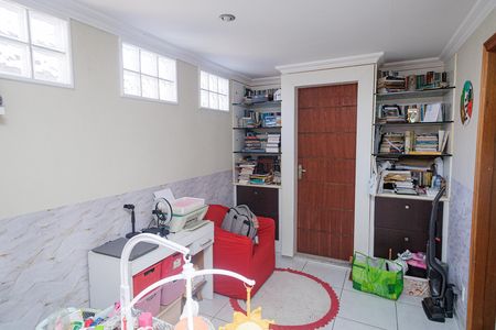 Casa de condomínio à venda com 180m², 4 quartos e 1 vaga