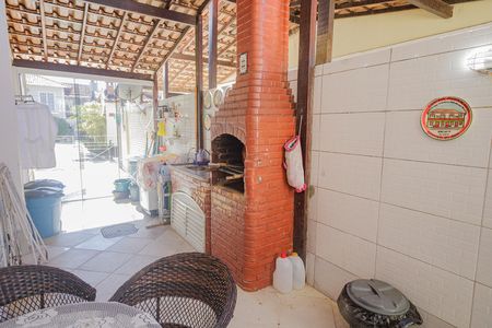 Casa de condomínio à venda com 180m², 4 quartos e 1 vaga