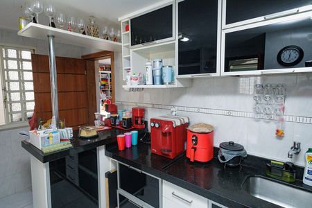 Casa de condomínio à venda com 180m², 4 quartos e 1 vaga