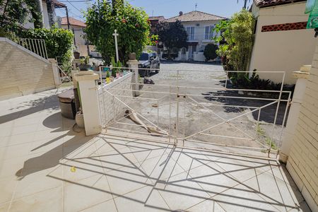 Casa de condomínio à venda com 180m², 4 quartos e 1 vaga