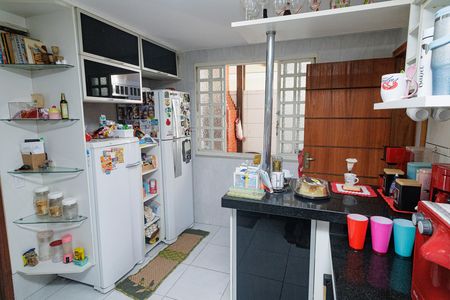 Casa de condomínio à venda com 180m², 4 quartos e 1 vaga