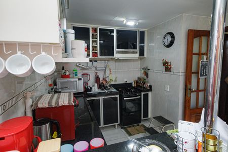 Casa de condomínio à venda com 180m², 4 quartos e 1 vaga