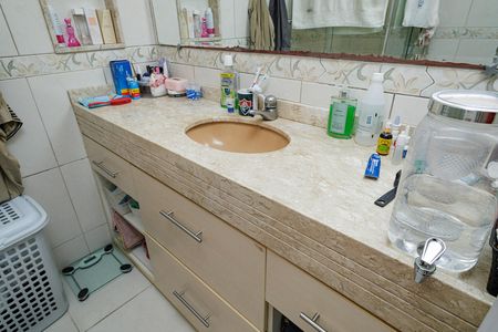 Casa de condomínio à venda com 180m², 4 quartos e 1 vaga
