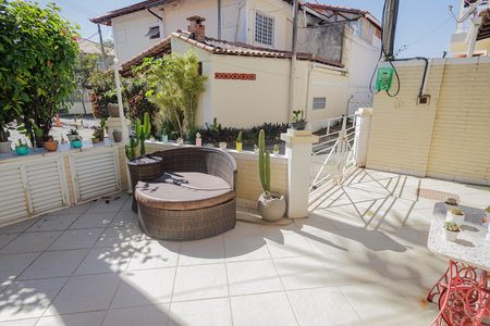 Casa de condomínio à venda com 180m², 4 quartos e 1 vaga