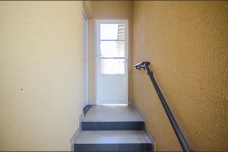 Escada de casa para alugar com 1 quarto, 70m² em Vila Mangalot, São Paulo