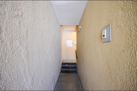 Escada de casa para alugar com 1 quarto, 70m² em Vila Mangalot, São Paulo
