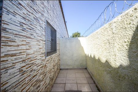 Quintal dos fundos de casa para alugar com 1 quarto, 70m² em Vila Mangalot, São Paulo