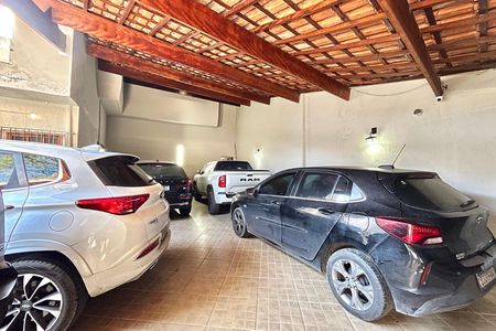 Garagem de casa à venda com 3 quartos, 500m² em Jabaquara, São Paulo