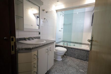 Apartamento à venda com 115m², 3 quartos e 2 vagas Apartamento à venda com 115m², 3 quartos e 2 vagasBanheiro Suíte