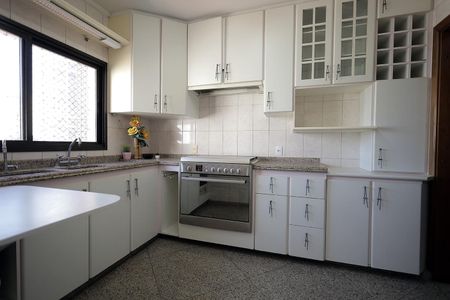 Apartamento à venda com 115m², 3 quartos e 2 vagas Apartamento à venda com 115m², 3 quartos e 2 vagasCozinha