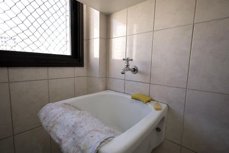 Apartamento à venda com 115m², 3 quartos e 2 vagas Apartamento à venda com 115m², 3 quartos e 2 vagasÁrea de Serviço