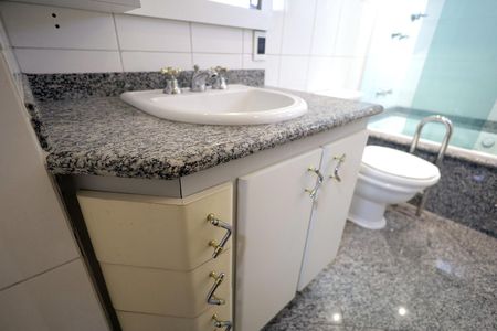 Apartamento à venda com 115m², 3 quartos e 2 vagas Apartamento à venda com 115m², 3 quartos e 2 vagasBanheiro Suíte