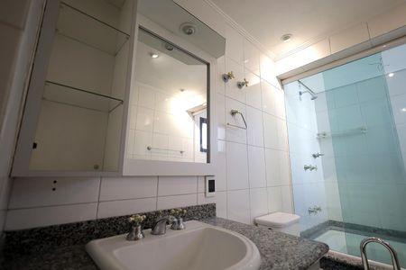 Apartamento à venda com 115m², 3 quartos e 2 vagas Apartamento à venda com 115m², 3 quartos e 2 vagasBanheiro Suíte