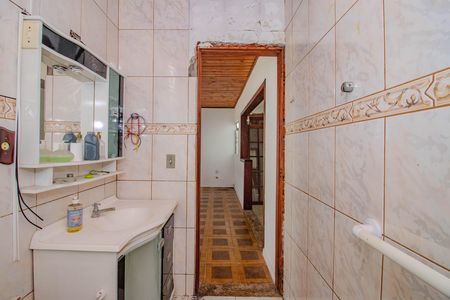 Banheiro de casa à venda com 2 quartos, 120m² em Morro Santana, Porto Alegre