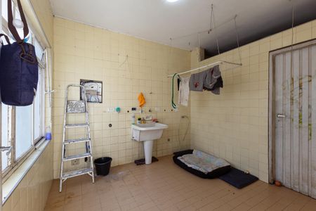 Área de Serviço de casa para alugar com 4 quartos, 400m² em Jardim Luzitania, São Paulo