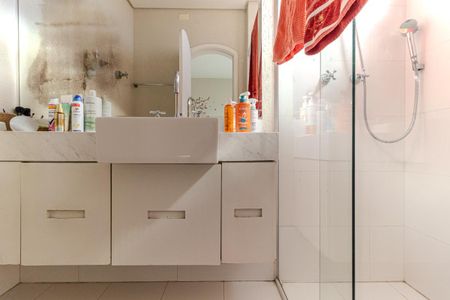 Apartamento à venda com 480m², 4 quartos e 3 vagas Apartamento à venda com 480m², 4 quartos e 3 vagasBanheiro da Suíte 1