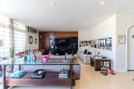 Apartamento à venda com 480m², 4 quartos e 3 vagas Apartamento à venda com 480m², 4 quartos e 3 vagasSala