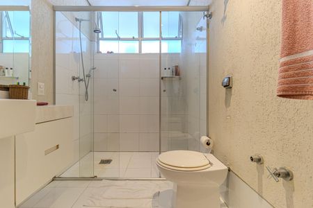 Apartamento à venda com 480m², 4 quartos e 3 vagas Apartamento à venda com 480m², 4 quartos e 3 vagasBanheiro Social 1