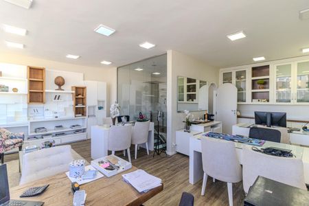 Apartamento à venda com 480m², 4 quartos e 3 vagas Apartamento à venda com 480m², 4 quartos e 3 vagasEscritório