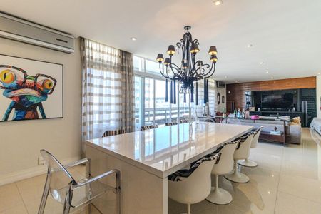 Apartamento à venda com 480m², 4 quartos e 3 vagas Apartamento à venda com 480m², 4 quartos e 3 vagasSala