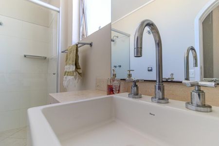Apartamento à venda com 480m², 4 quartos e 3 vagas Apartamento à venda com 480m², 4 quartos e 3 vagasBanheiro Social 2