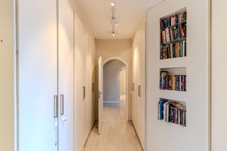 Apartamento à venda com 480m², 4 quartos e 3 vagas Apartamento à venda com 480m², 4 quartos e 3 vagasCloset da Suíte 2