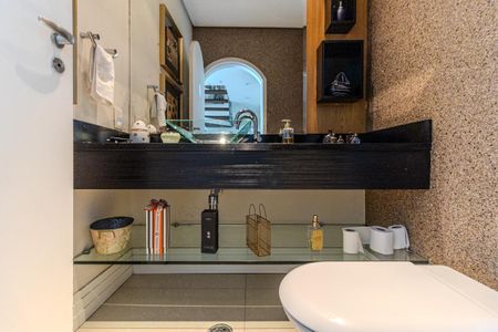 Apartamento à venda com 480m², 4 quartos e 3 vagas Apartamento à venda com 480m², 4 quartos e 3 vagasLavabo