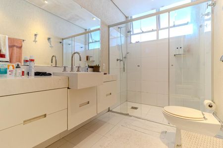 Apartamento à venda com 480m², 4 quartos e 3 vagas Apartamento à venda com 480m², 4 quartos e 3 vagasBanheiro Social 1