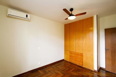 Quarto 1 de casa à venda com 4 quartos, 250m² em Buritis, Belo Horizonte