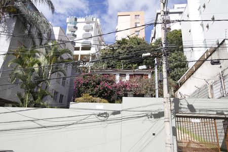 Fachada de casa à venda com 4 quartos, 250m² em Buritis, Belo Horizonte