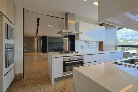 Apartamento para alugar com 245m², 3 quartos e 4 vagas Apartamento para alugar com 245m², 3 quartos e 4 vagasCozinha