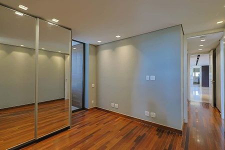 Apartamento para alugar com 245m², 3 quartos e 4 vagas Apartamento para alugar com 245m², 3 quartos e 4 vagasSuíte 2
