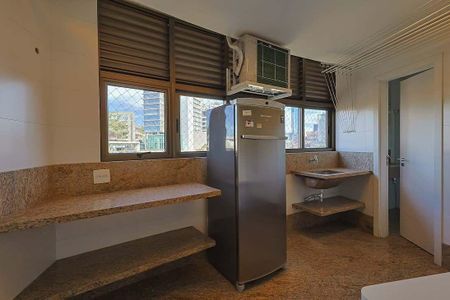 Apartamento para alugar com 245m², 3 quartos e 4 vagas Apartamento para alugar com 245m², 3 quartos e 4 vagasCozinha
