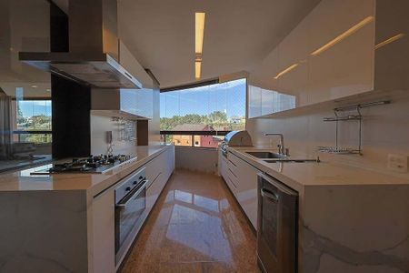 Apartamento para alugar com 245m², 3 quartos e 4 vagas Apartamento para alugar com 245m², 3 quartos e 4 vagasCozinha