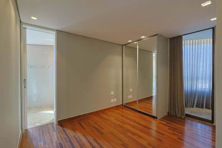 Apartamento para alugar com 245m², 3 quartos e 4 vagas Apartamento para alugar com 245m², 3 quartos e 4 vagasSuíte 2