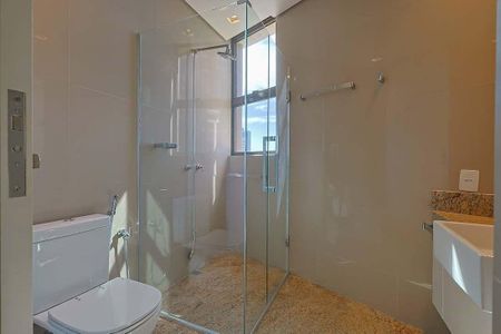 Apartamento para alugar com 245m², 3 quartos e 4 vagas Apartamento para alugar com 245m², 3 quartos e 4 vagasBanheiro da Suíte 2