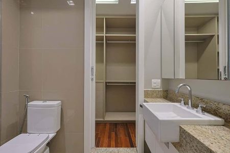 Apartamento para alugar com 245m², 3 quartos e 4 vagas Apartamento para alugar com 245m², 3 quartos e 4 vagasBanheiro da Suíte