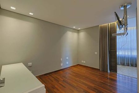Apartamento para alugar com 245m², 3 quartos e 4 vagas Apartamento para alugar com 245m², 3 quartos e 4 vagasSuíte