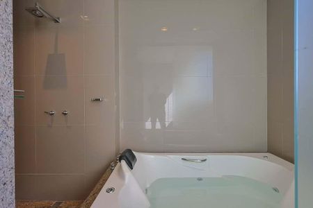 Apartamento para alugar com 245m², 3 quartos e 4 vagas Apartamento para alugar com 245m², 3 quartos e 4 vagasBanheiro da Suíte 3