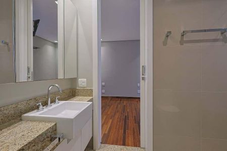 Apartamento para alugar com 245m², 3 quartos e 4 vagas Apartamento para alugar com 245m², 3 quartos e 4 vagasBanheiro da Suíte 2