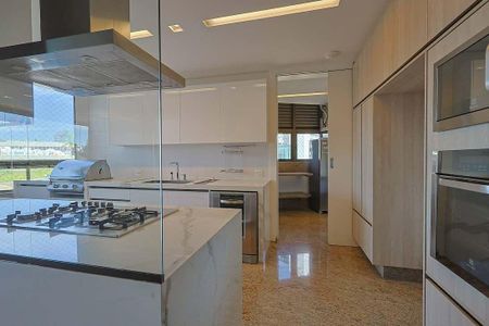 Apartamento para alugar com 245m², 3 quartos e 4 vagas Apartamento para alugar com 245m², 3 quartos e 4 vagasCozinha