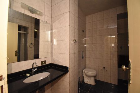 Banheiro de apartamento para alugar com 3 quartos, 115m² em Centro , Curitiba