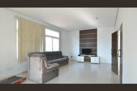 Casa para alugar com 700m², 11 quartos e 4 vagas Casa para alugar com 700m², 11 quartos e 4 vagasSala