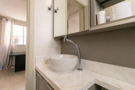 Banheiro Social de apartamento para alugar com 2 quartos, 48m² em Pinheirinho, Curitiba