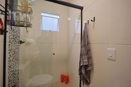 Casa de condomínio à venda com 65m², 2 quartos e 1 vagaBanheiro da Suíte