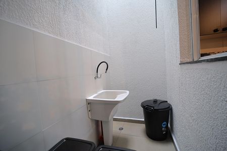 Casa de condomínio à venda com 65m², 2 quartos e 1 vagaÁrea de Serviço
