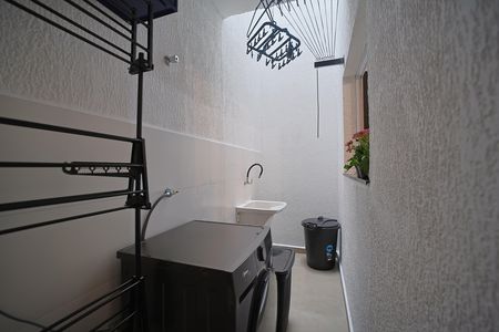 Casa de condomínio à venda com 65m², 2 quartos e 1 vagaÁrea de Serviço
