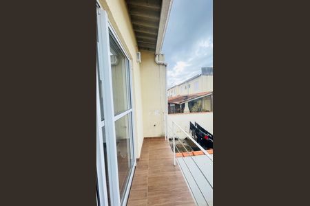Varanda de casa de condomínio para alugar com 3 quartos, 91m² em Jardim Isis, Cotia